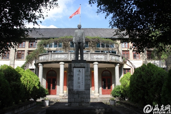 冯绍裘
