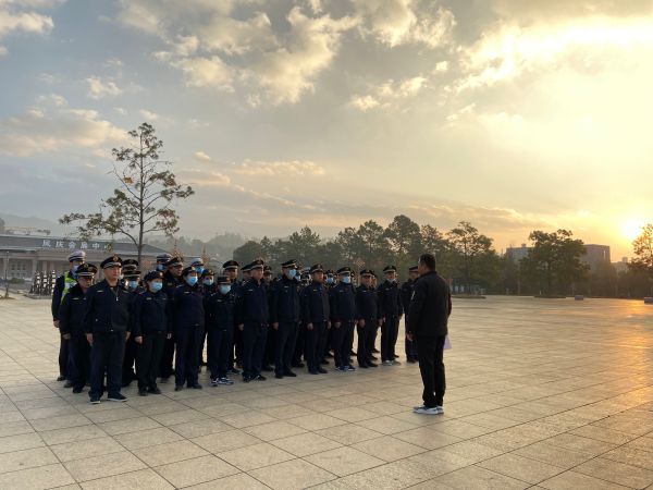 凤庆县城市管理综合行政执法局开展市容市貌综合整治