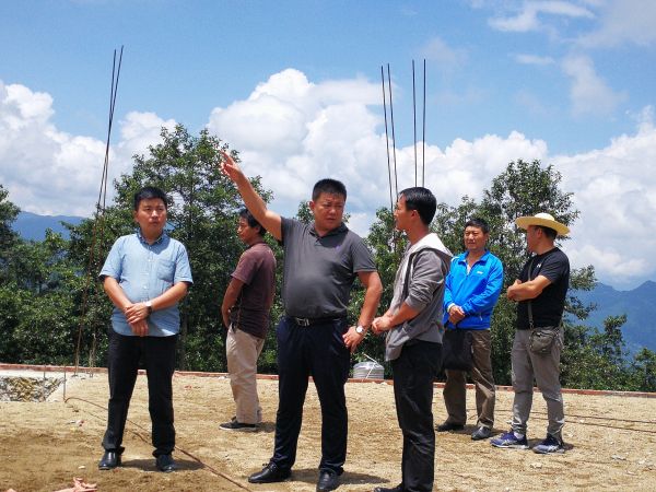 李海龙局长督导易地扶贫搬迁项目