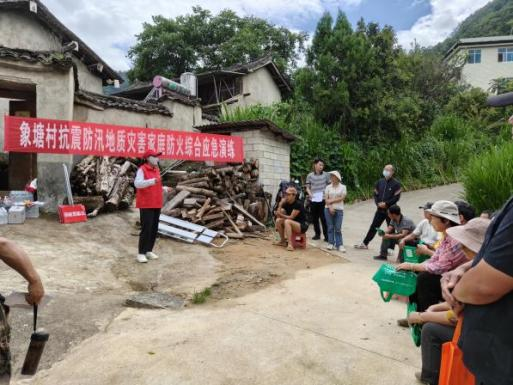 凤庆县地震局深入农村开展防震减灾知识宣传及应急演练活动